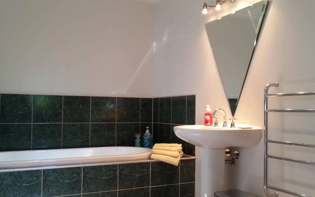 Golden Caves - Bed & Breakfast