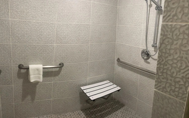 Econo Lodge Inn & Suites Near Lackland AFB