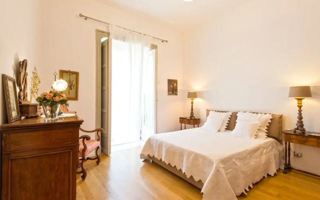 Charming Apartment in the City Center by Wonderful Italy