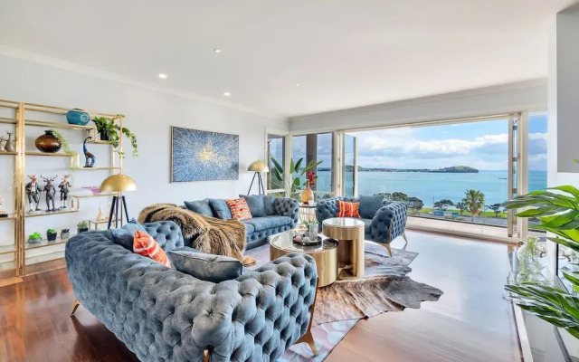 Magnificent Harbour View Villa in Orakei