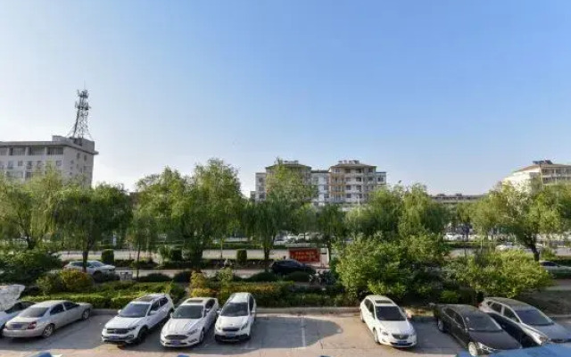 Seven o'clock Sunshine E-sports Hotel (Hebi Xinghe Street Yulong Shopping Center)