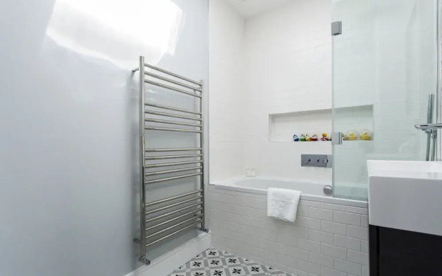 Cathcart Road IV by Onefinestay