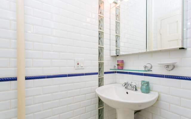 NY011 2 Bedroom Apartment By Senstay