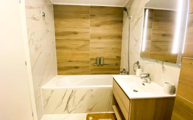 Serene Ambiance 1 BR Apartment with private parking and terrace