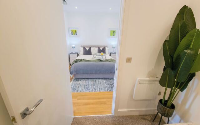 Captivating 1-bed Apartment in Slough With Kingbed