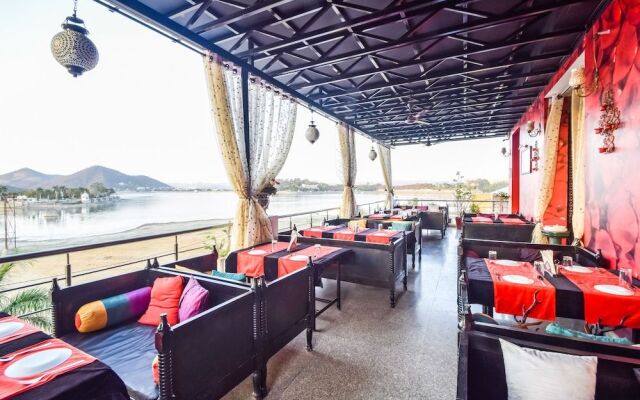 FabHotel Everest International