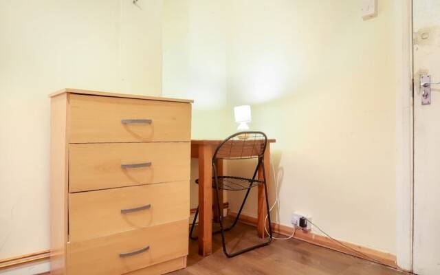 Sidney Street - Deluxe Guest Room