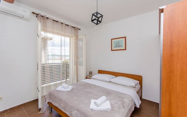 Apartments and Rooms Mare