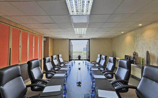 Holiday Inn & Suites Makati by IHG