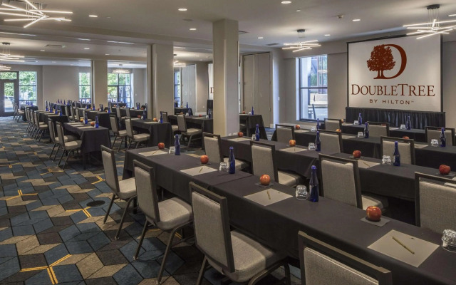 DoubleTree by Hilton Hotel & Suites Pittsburgh Downtown