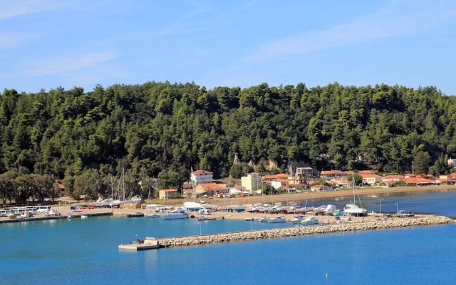 Maritinas Stone House & Apartment On The Beach
