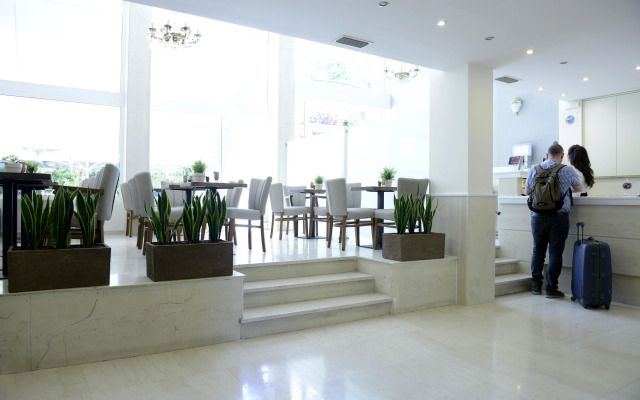 Phidias Hotel
