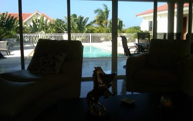 Vacation Villa Gated Only Minutes From Downtown