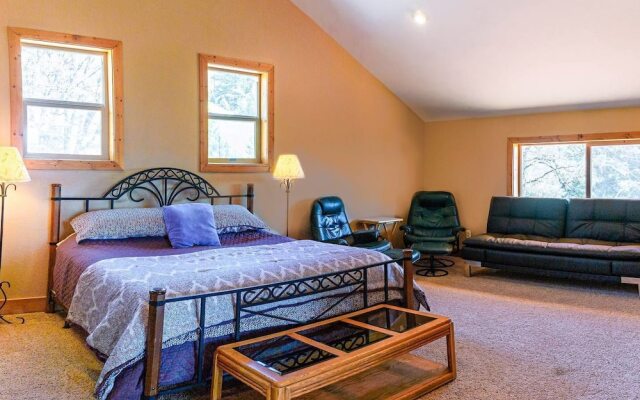 Sunset Chalet - 2600 Sq.ft. Multi-seasonal Retreat