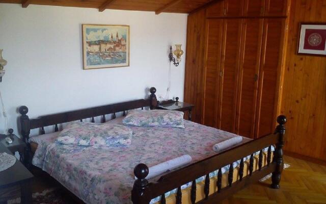 Bobi - 50 m From Beach - H