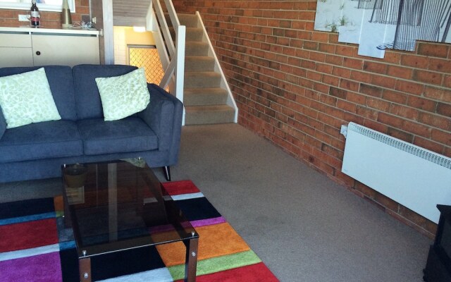 Pacific Heights Holiday Apartments & Munn's Tower House