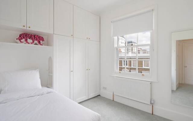 Sophisticated 2-bed, 2-bath apt in Chelsea