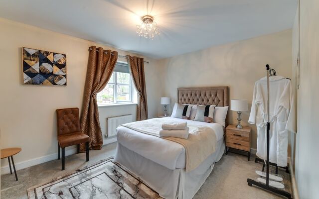 Charming 2-bed House in Middleton Manchester