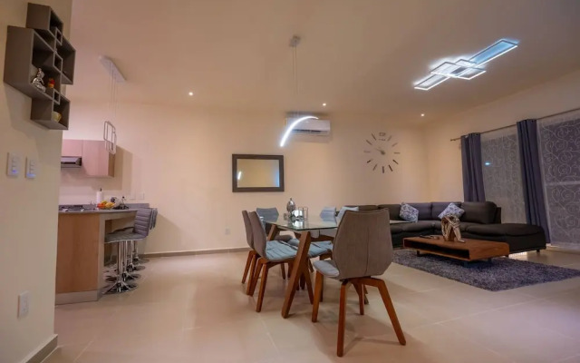 Luxury Apartment With Poll
