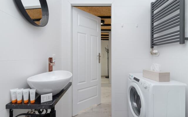 Ground Floor Studio in Cracow by Renters