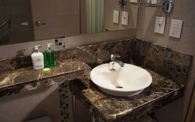 Hotel Plaza Suites