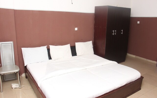Peak Pleasure Hotel