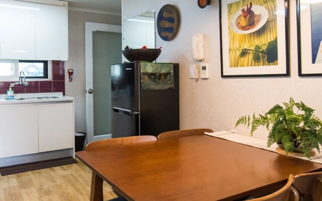 121Bukchon (Japanese Host)