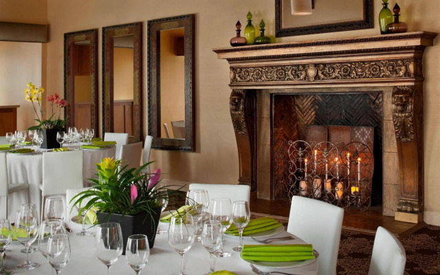 Hotel Adagio, Autograph Collection