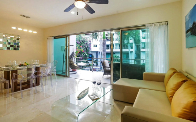 Luxurious & Central Condo In Playa Steps From The Beach
