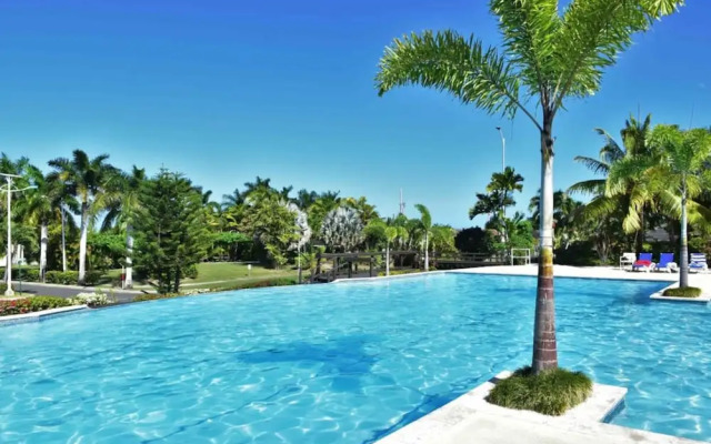 3 Bedrm in Richmond Estate Pool Gym Plygrnd Beach