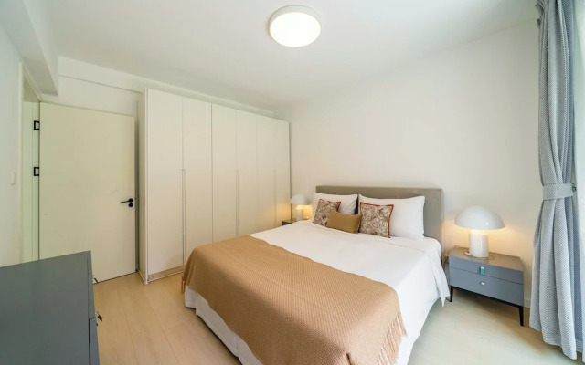 Tyms Stylish 3BR 2BA Apt Xujiahui Shops