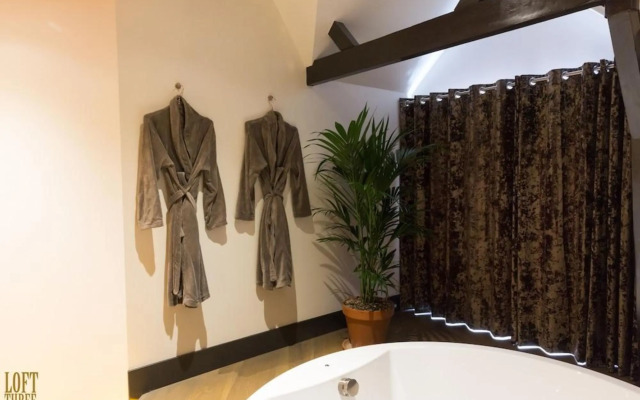 Manzo's Suites