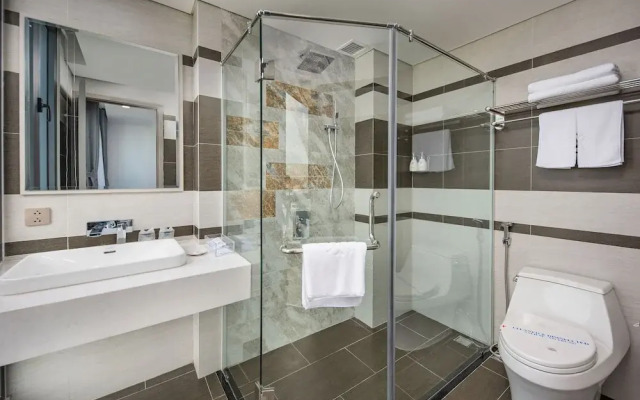 Calix Hotel Da Nang Beach