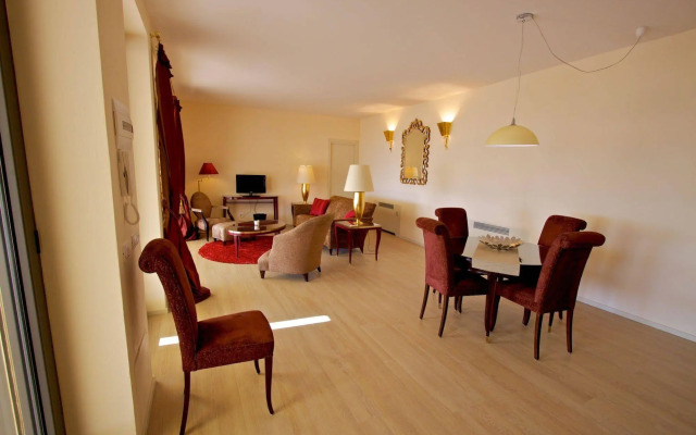 Miramare Apartments & Suites