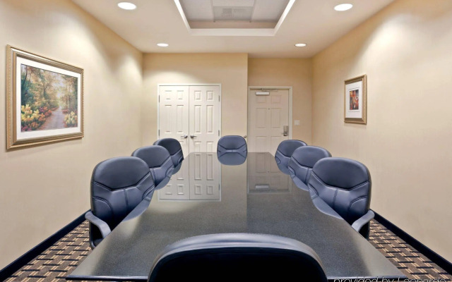 Holiday Inn Express & Suites Seattle North - Lynnwood by IHG