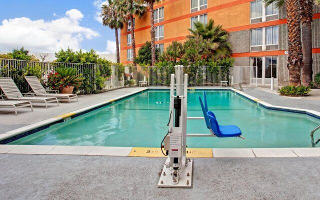Best Western Plus Commerce Hotel