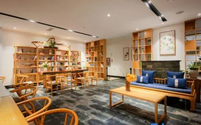 Puer Jiusi Suyuan Hotel
