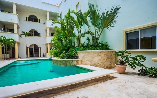 Romanina 1 Condo in the Heart of Playa del Carmen by Redawning