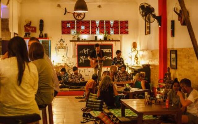 Pomme Hostel