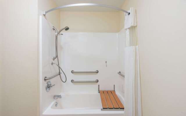 Super 8 by Wyndham Rolla