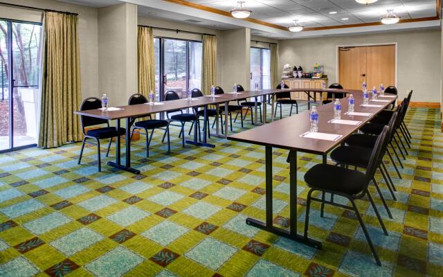 Holiday Inn Express & Suites Atlanta Buckhead, an IHG Hotel