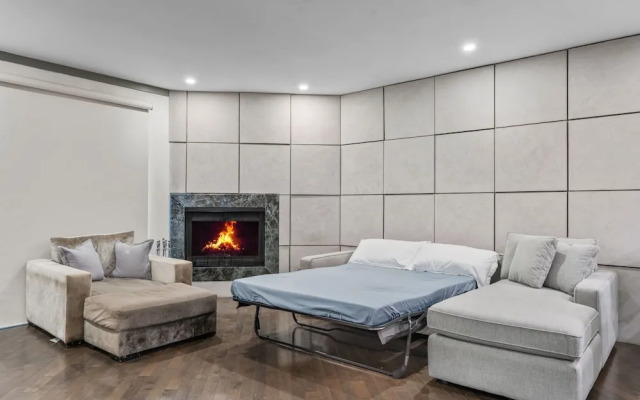 Stylish Westwood Condo