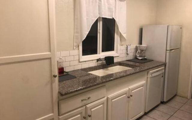 Nice 2 Bedroom in Burbank