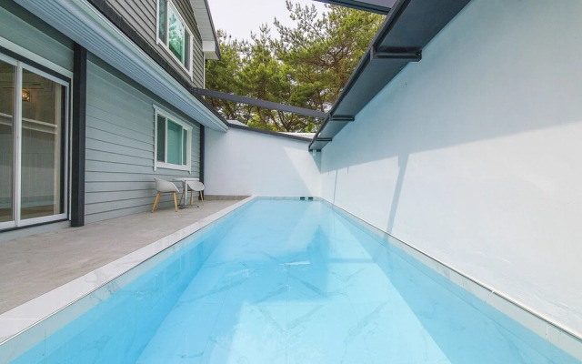 Road 26 Pool Villa