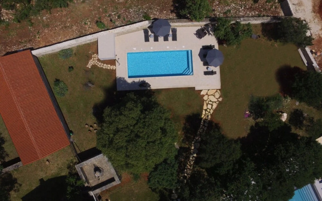 Tranquil Getaway With Shared Pool in Bale