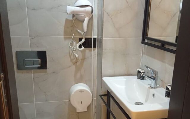 mana airport hotel