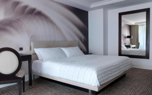 Le Meridien Beach Plaza