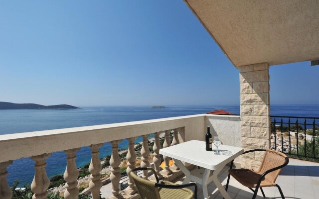 Amazing Home in Sevid With Wifi and 9 Bedrooms