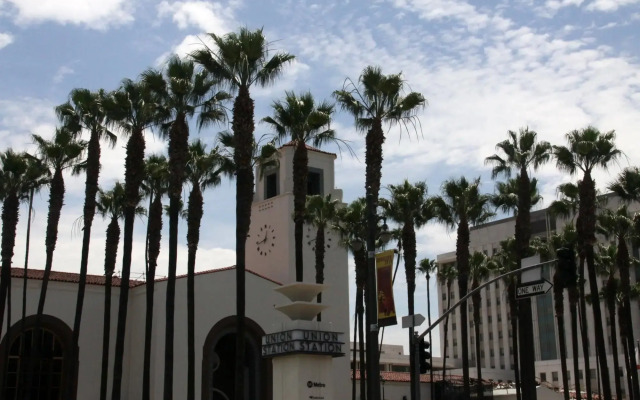 Metro Plaza Hotel