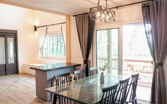 Yangyang Pinot Tree Pension